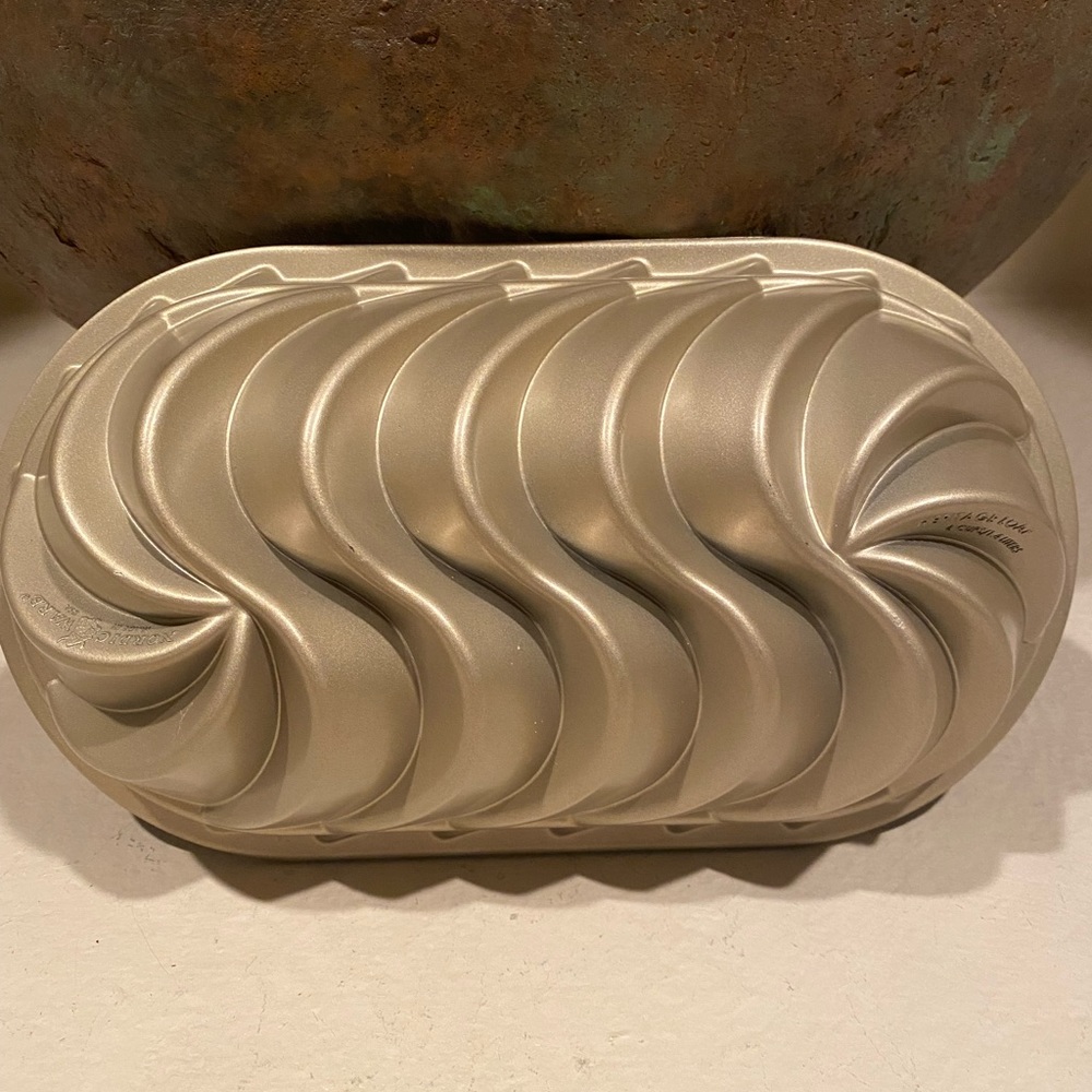 NEW William Sonoma Nordic Ware Cast Aluminum Heritage